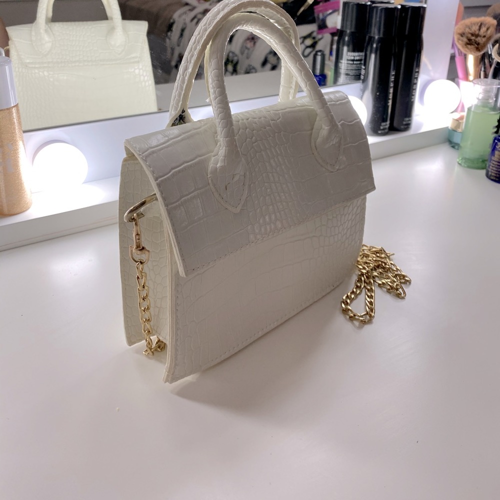 BOOHOO CROSSBODY WHITE SNAKE!